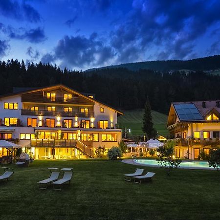 Helmhotel San Candido Exterior photo