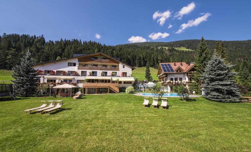 Helmhotel San Candido Exterior photo